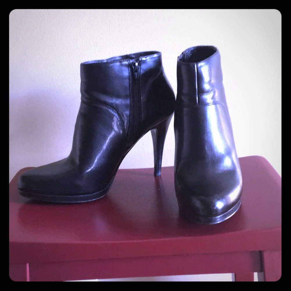 Boots short, ankle, black, 2.5” heel